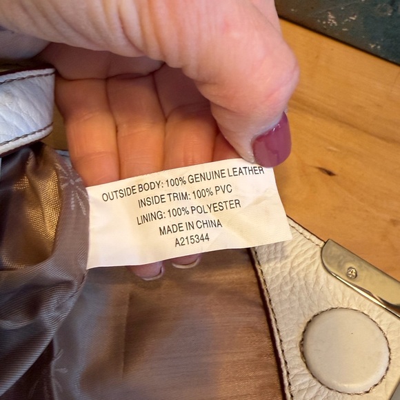 Isaac Mizrahi genuine leather white shoulder /crossbody purse. - Picture 13 of 13